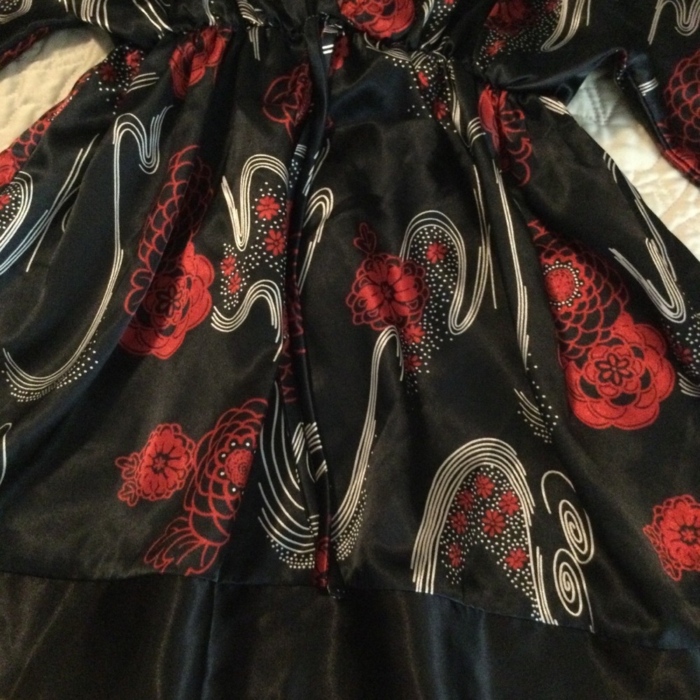 Black and Red Floral Kimono style Top - Picture 7 of 7